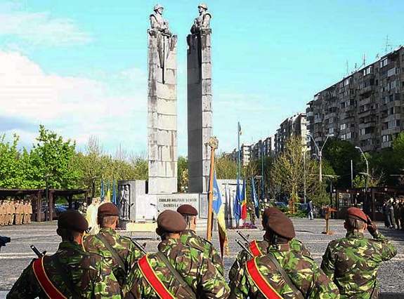 1 Ziua Forțelor Terestre. Monumentul Eroilor Militari Români București