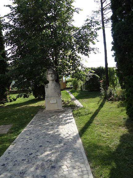 Biserica Trei Ierarhi (19) Bust Eminescu