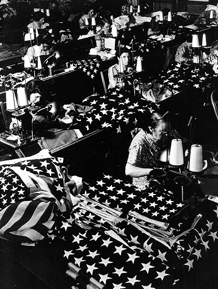 4 Women Making Flags Femei făcând steaguri, 1940