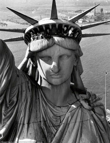 9 Statue of Liberty, Harbor View Statuia Libertății, Vedere din port, 1951