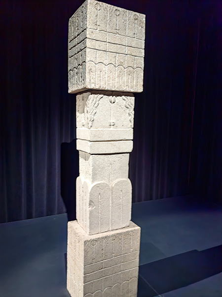 4 Stâlpul Sărutului