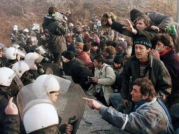 1999 – A Cincea Mineriadă Minerii Intră în Târgu-jiu