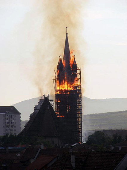 Incendiu la Biserica Evanghelică Bistrița 2008 Incendiu la Biserica Evanghelică Bistrița