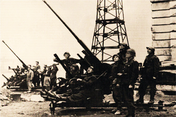 1941 Militari români apărând Constanța de avioanele sovietice