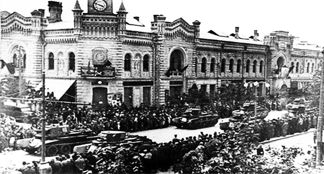 Ocupația sovietică a Basarabiei. Defilarea tancurilor în Chișinău - cover26
