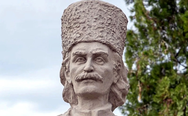 Statuia lui Tudor Vladimirescu din Țânțăreni -cover