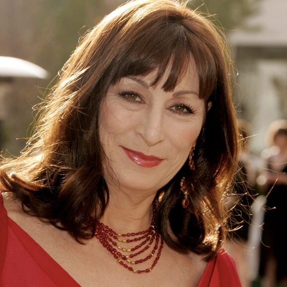 8 - Anjelica-Huston-b.-1951