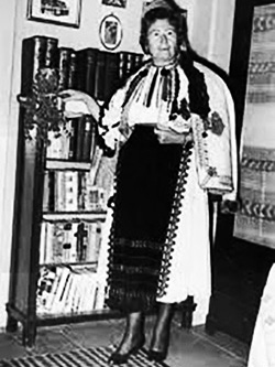 1910-2004 Scriitoare Ioana Postelnicu