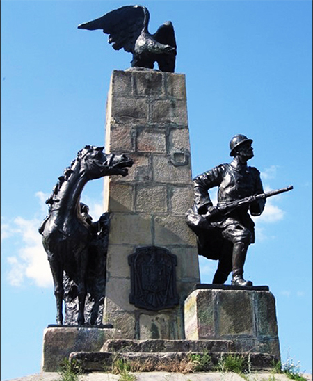 1916 Monumentul Eroilor Cavaleriști Din Primul Război Mondial. Dealul Coșna Din Pasul Oituz
