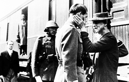 1947a Regele Mihai Al României și Regina Elena Au Plecat La Londra