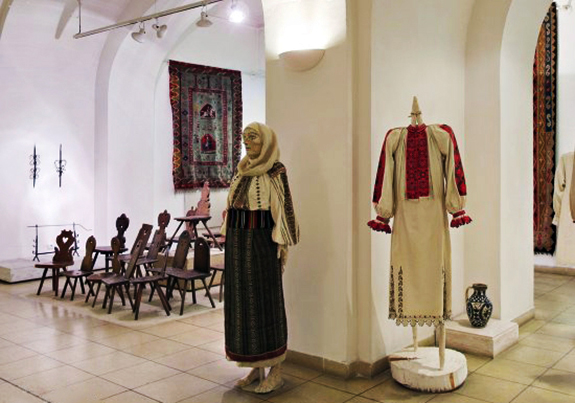 2004 Muzeul Costumelor Populare
