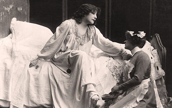 Sarah Bernhardt as Camille in the first film adaptation of La dame aux camélias, 1912