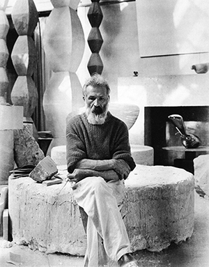 1 Constantin Brancusi în Atelier