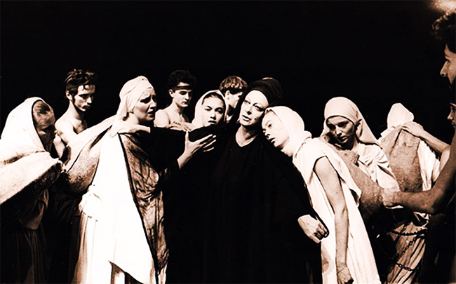 1990 Premieră - O Trilogie Antică