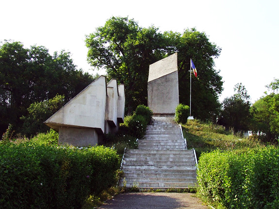 1940b Monument Comemorativ Al Masacrului De La Treznea